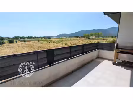 saint-andré - bel appartement au dernier étage avec garage
