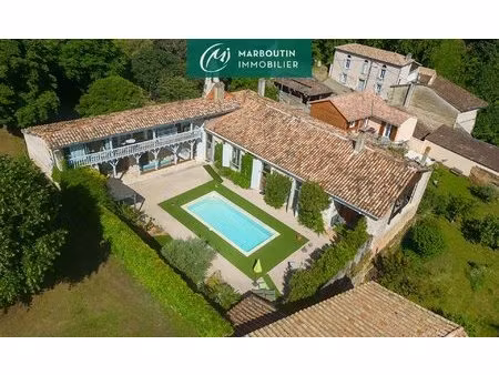 ancien couvent avec piscine
