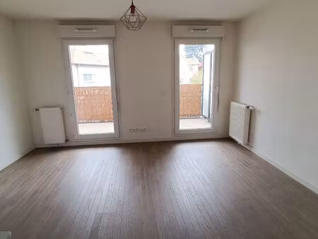 location appartement 1 pièce  29.19m²  châtillon