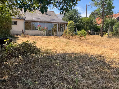 maison à monts avec dépendance et jardin