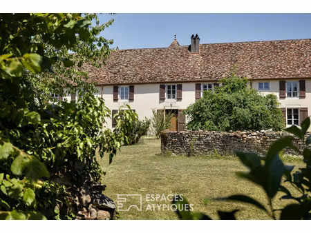 ancienne dépendance du château et son charmant jardin