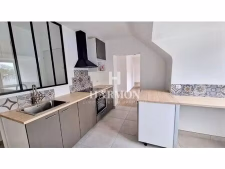harmon à louer : appartement t2 en centre-ville d'oloron
