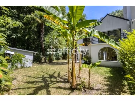 maison 6 pièces - 158 m²