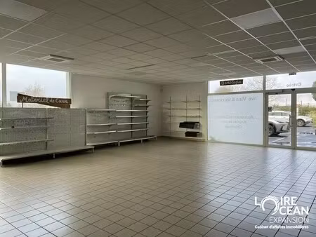 vente commerce vallet 44330 780m²