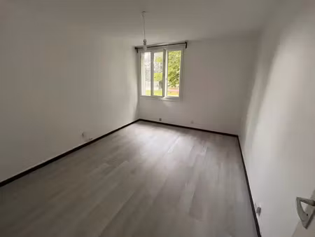 location appartement 1 pièce 28 m² à grenoble (38000)