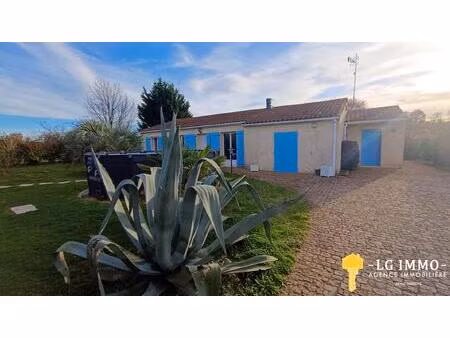 maison de plain pied 100 m2  5 pièces  4 chambres  terrain clos et arboré
