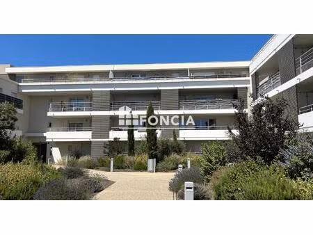 appartement de type 3 dans une résidence sécurisée avec place de parking