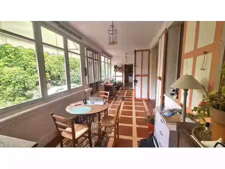 propriété de caractère et de charme dans parc avec piscine et gites.