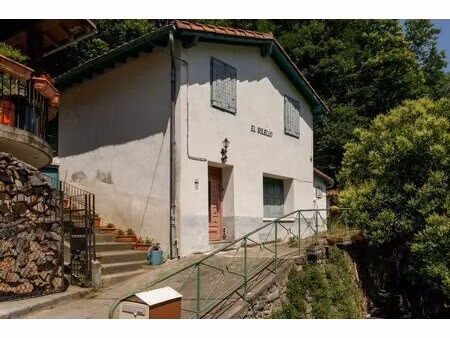 maison 4 faces sur terrain de 823 m2