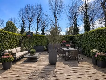 en exclusivité  sur la commune de meylan  proche de toutes les commerces  et parcs  t4 ...
