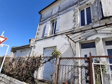 maison de ville avec cour