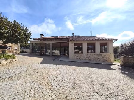 spacieuse maison charentaise a la campagne