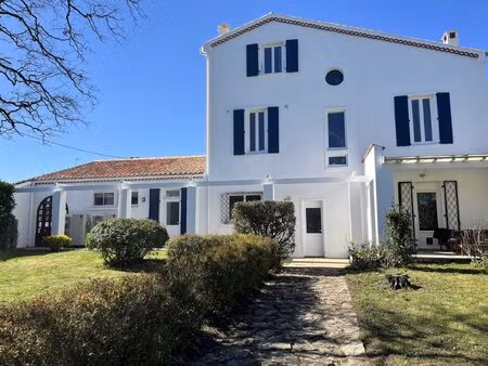 maison familiale avec piscine - garage - terrain clos