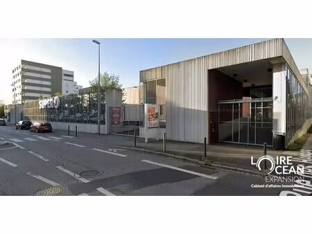 location commerce nantes 44200 83m²