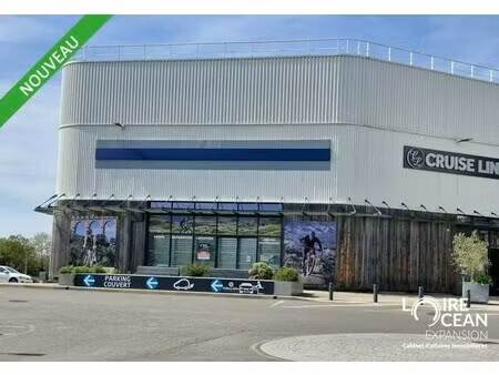 location commerce pornic 44210 390m²