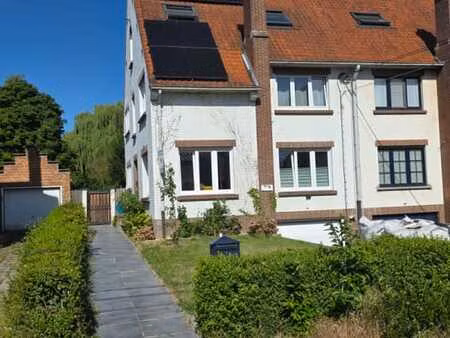 charmante maison 3 façades + jardin