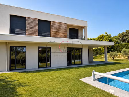maison de luxe à louer à ventabren