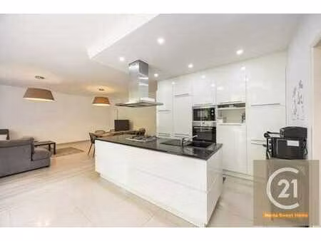 quartier prestigieux : maison 5 chambres à haut rendement