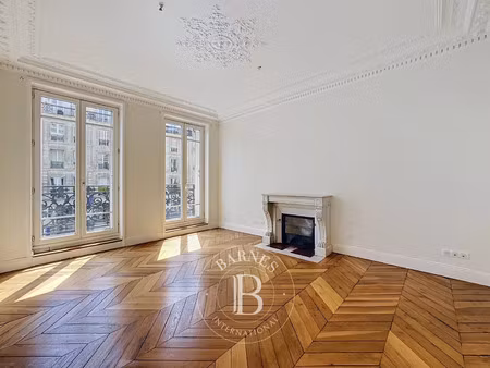 appartement de luxe à louer dans le quartier saint merri
