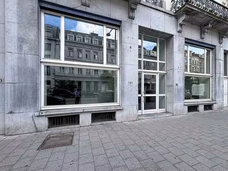 luxueux rez commercial 210m² !