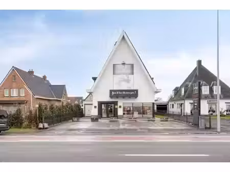 karaktervolle (praktijk)villa op strategische & commercië...