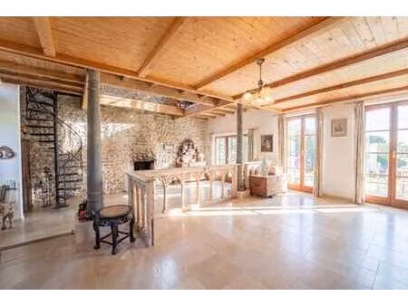 villa avec annexe  garages  jardin et vue sur les champs