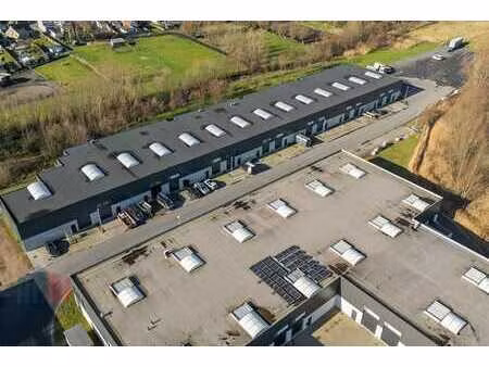 221 m² kmo-unit met appartement/kantoor vlakbij de e34 & r4