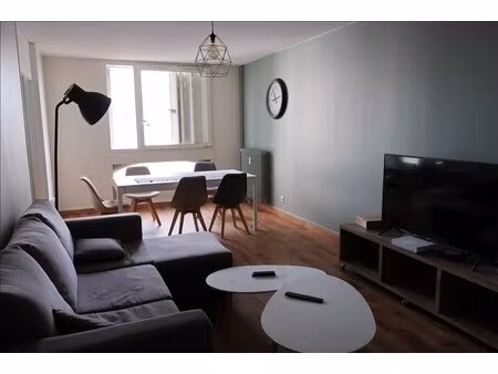 chambre en colocation - 3ème étage - 12 50 m2 - meublé
