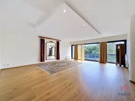 superbe appartement 2 chambres entièrement rénové de 96 m²