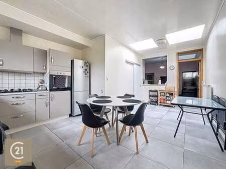 maison 2 façades avec 2 chambres et jardin