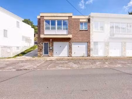 agréable maison bel-étage avec garages