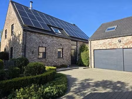 superbe villa kangourou avec prairie/boxes/chenil ...