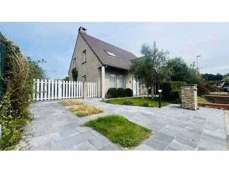 superbe villa 5 chambres avec jardin et garage à découvrir !