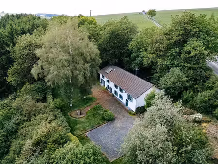 maison sur un terrain de 3 076 m²