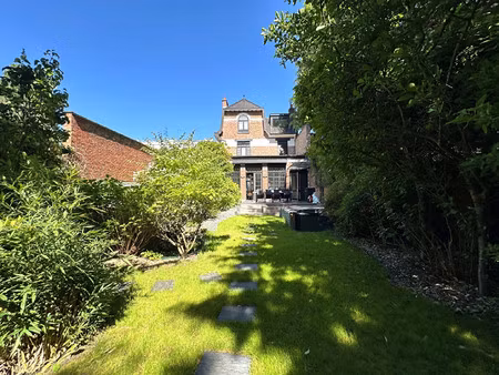 maison de luxe à vendre dans le quartier saint maurice-pellevoisin