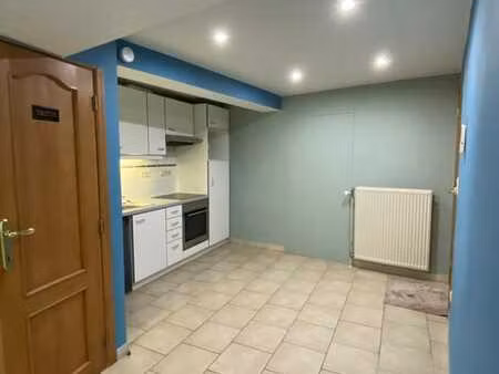 bel appartement rdc  1 chambre et jardinet  libre de suite