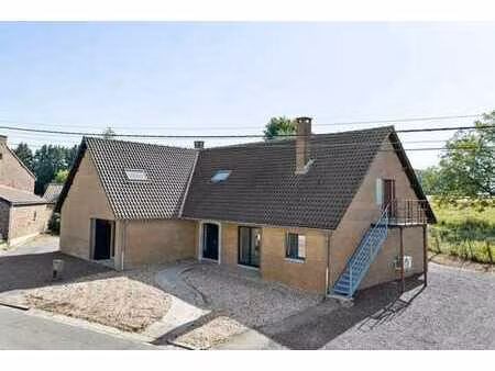 belle maison rénovée avec deux logements à ambresin !