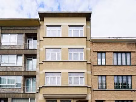 charmant appartement avec balcon à rénover