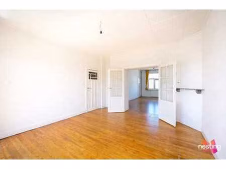charmant appartement lumineux avec terrasse à rénover