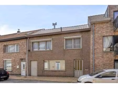 instapklare woning met gezellige leefruimtes en zonnige tuin