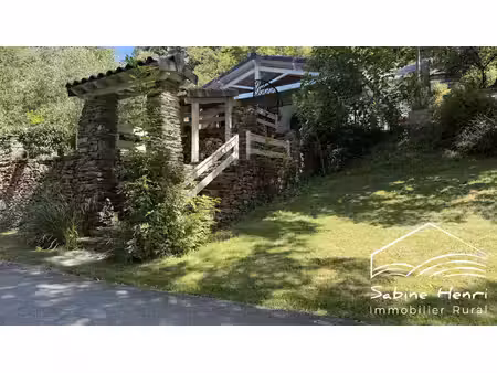 très jolies propriété de 2 maisons en bord de rivière