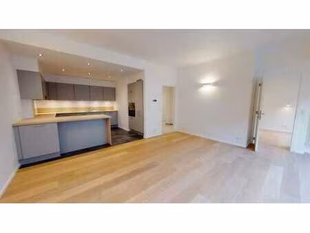 tomberg: bel appartement 1 chambre +/- 65m2