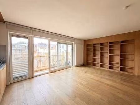 mérode - cee / superbe studio non meublé avec terrasse