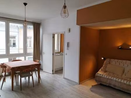 ixelles quartier louise  lumineux studio meublé