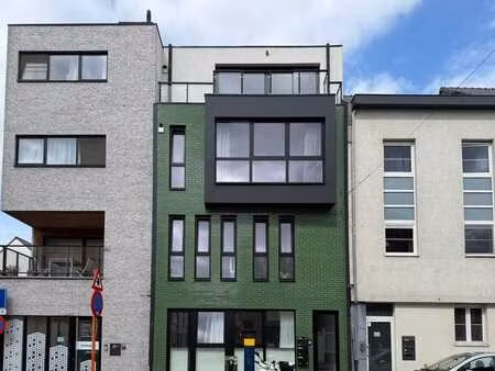 appartement neuf de 3 chambres avec cour à louer à gand