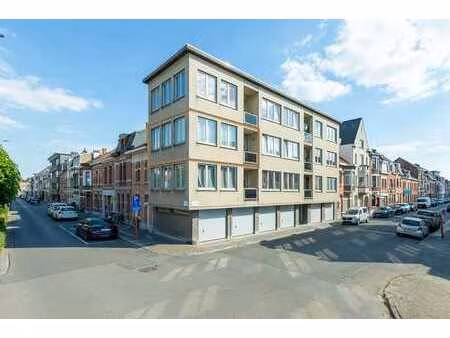 immeuble de rapport comprenant 6 appartements et 6 garages