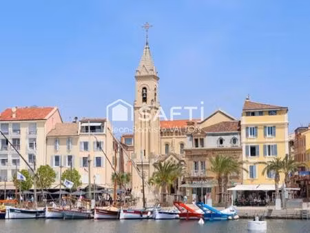 appartement t3 ascenseur  terrasse  et parking privatif à 5mn à pied des plages et du port