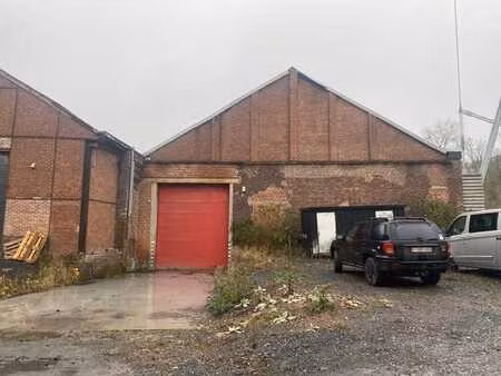 depot de 570m2 a avec 2 entrées et parking extérieur