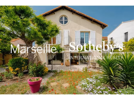 maison de luxe à vendre dans le quartier sainte anne