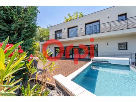 maison de luxe à vendre dans le quartier ouest
